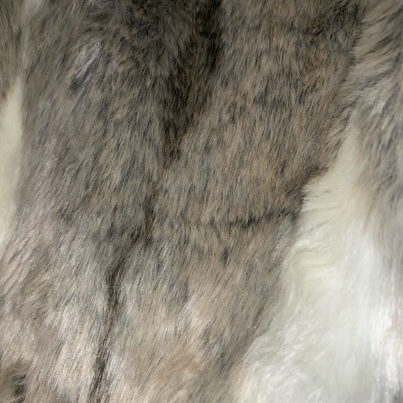 Aeropostale faux fur vest - Picture 5 of 6